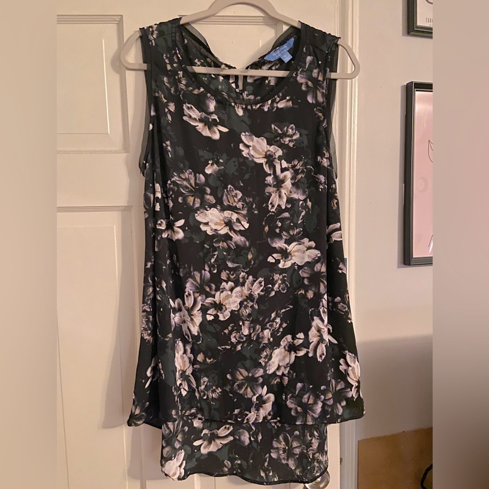 Black floral Simply Vera tank blouse